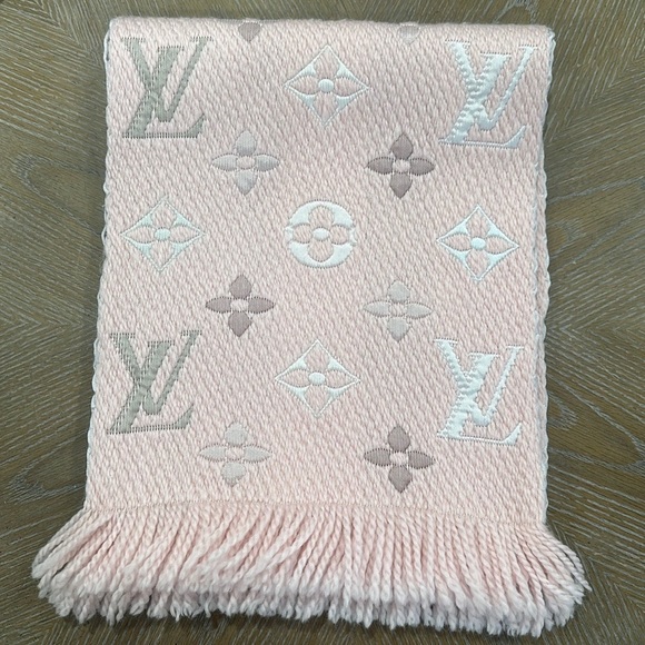 Authentic Louis Vuitton Logomania Scarf - Picture 5 of 7